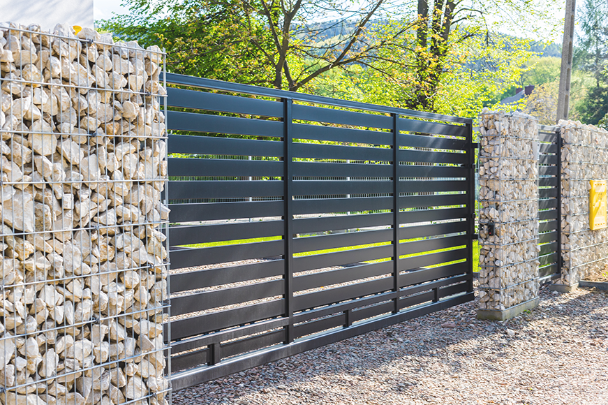 Illustration d'un portail aluminium moderne pour maison individuelle
